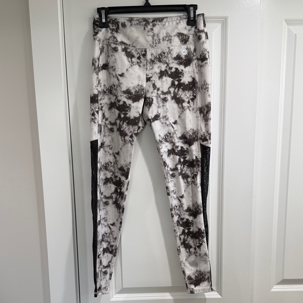 Hollister Black and White Tie-Dye Leggings
